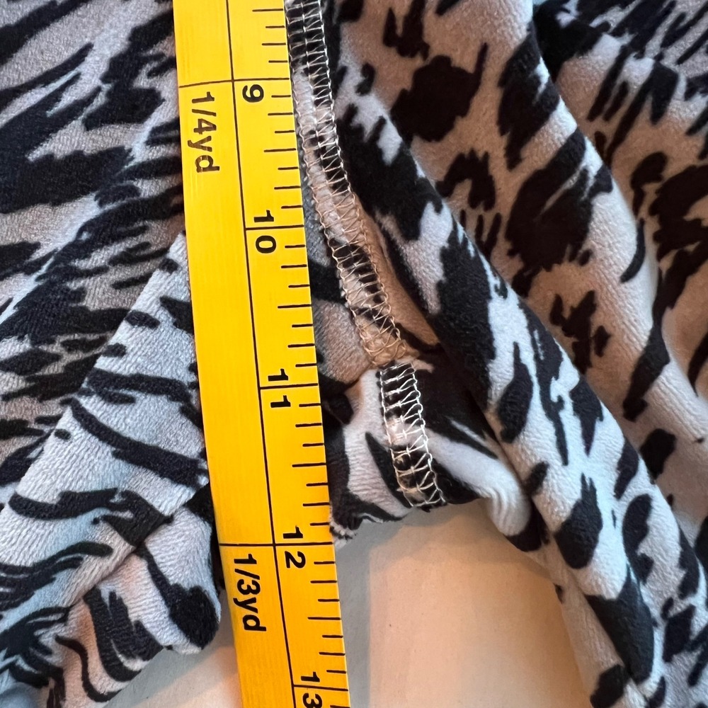 Lularoe Bethany Cozy Collection Lounge Set Size M Animal Print Hoodie Crop Pants - Picture 16 of 16